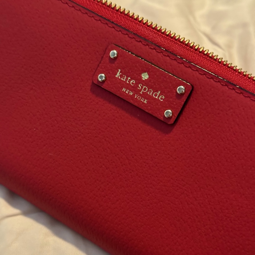 Kate Spade zip around clutch wallet